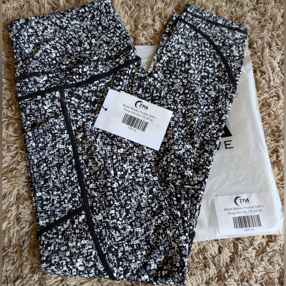Zyia Black Mosaic Pocket Soft n Snug (24")